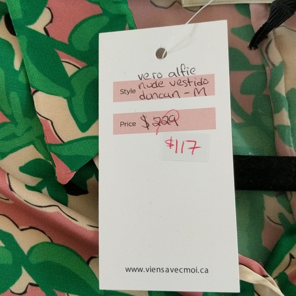 Dress - Picture 4 of 4